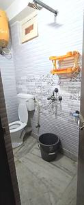Bathroom Image of 1500 Sq.ft 2 BHK Independent House for rent in Kalakusuma Dhanbad for Rs. 22000