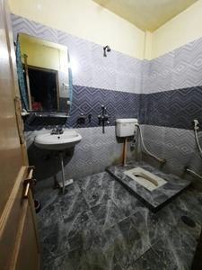Bathroom Image of 1500 Sq.ft 5 BHK Apartment / Flat for sale in Jajmau Sub Metro City Kanpur for Rs. 3800000