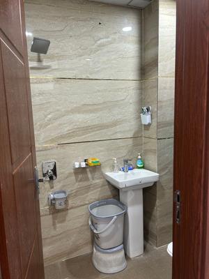 Bathroom Image of 900 Sq.ft 2 BHK Independent House for rent in Sector 17 Gurgaon for Rs. 40000
