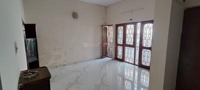 Living Room Image of 2000 Sq.ft 2 BHK Builder Floor for rent in Hasanganj Lucknow for Rs. 21000
