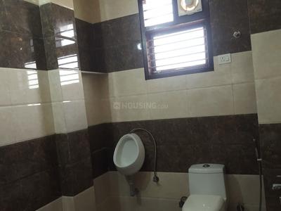 Bathroom Image of 2000 Sq.ft 2 BHK Builder Floor for rent in Palam Vihar Extension Gurgaon for Rs. 20000