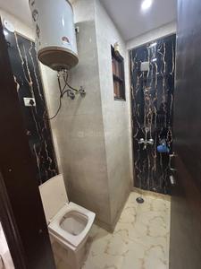 Bathroom Image of 850 Sq.ft 3 BHK Builder Floor for rent in Uttam Nagar New Delhi for Rs. 18000