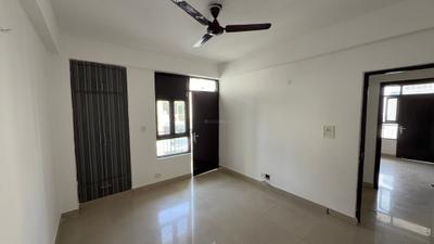 Bedroom Image of 1300 Sq.ft 3 BHK Apartment / Flat for sale in Mahagun Puram Phase 1, Mahagunpuram Ghaziabad for Rs. 8300000