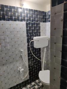 Bathroom Image of 500 Sq.ft 2 BHK Apartment / Flat for rent in Tamluk Purba Medinipur for Rs. 7500
