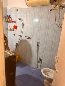 Bathroom Image of 1300 Sq.ft 2 BHK Apartment / Flat for rent in Rajnigandha Apartment, Lavelle Road Bengaluru for Rs. 70000