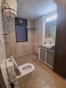 Bathroom Image of 700 Sq.ft 1 BHK Builder Floor for rent in Sector 57 Gurgaon for Rs. 22000