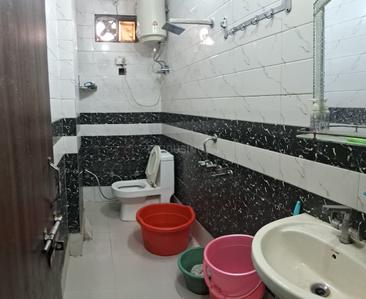 Bathroom Image of 1000 Sq.ft 3 BHK Independent House for rent in Uttam Nagar New Delhi for Rs. 20000