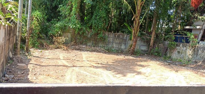 Premium plot Main Image 1