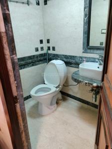 Bathroom Image of 1000 Sq.ft 2 BHK Apartment / Flat for rent in Suleman Chembar Apartment, Colaba Mumbai for Rs. 170000