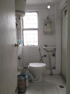 Common Bathroom Image of 1200 Sq.ft 2 BHK Builder Floor for rent in Mayur Vihar Phase 1 New Delhi for Rs. 32000