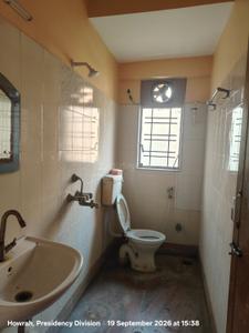 Bathroom Image of 900 Sq.ft 2 BHK Apartment / Flat for rent in Shibpur Howrah for Rs. 25000