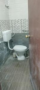Bathroom Image of 950 Sq.ft 3 BHK Apartment / Flat for rent in Keelkattalai Chennai for Rs. 23000