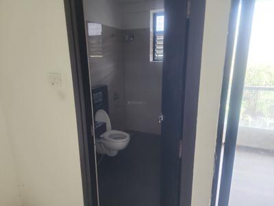 Bathroom Image of 2000 Sq.ft 3 BHK Apartment / Flat for rent in Jhaveri Silver Lake Vista, New Rani Bagh Indore for Rs. 40000