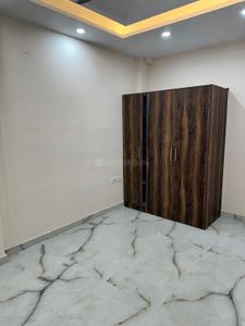 Bedroom Image of 850 Sq.ft 2 BHK Builder Floor for rent in Shalimar Bagh New Delhi for Rs. 33000