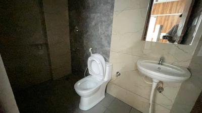 Bathroom Image of 600 Sq.ft 1 BHK Apartment / Flat for rent in Whitefield Bengaluru for Rs. 23000