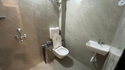 Bathroom Image of 1500 Sq.ft 1 BHK Independent House for rent in Mahalakshmi Nagar Indore for Rs. 20000