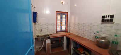 Kitchen Image of 800 Sq.ft 2 BHK Apartment / Flat for rent in Phool Bagan Kolkata for Rs. 22500
