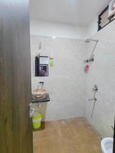 Bathroom Image of 550 Sq.ft 1 BHK Builder Floor for rent in Mahalakshmi Nagar Indore for Rs. 20000