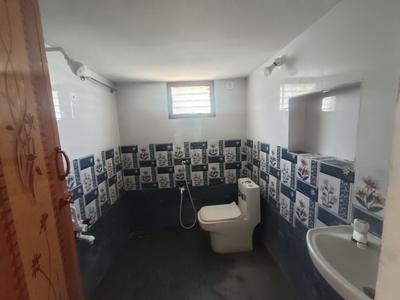 Bathroom Image of 800 Sq.ft 2 BHK Builder Floor for rent in Karamadai Coimbatore for Rs. 10000