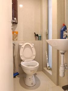 Common Bathroom Image of 550 Sq.ft 1 BHK Apartment / Flat for sale in Hiranandani Solitaire, Hiranandani Estate Thane for Rs. 10000000