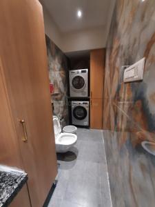 Bathroom Image of 640 Sq.ft 2 BHK Apartment / Flat for sale in Wadala Mumbai for Rs. 27500000
