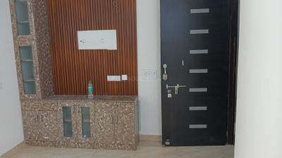 Living Room Image of 1165 Sq.ft 2 BHK Apartment / Flat for rent in Gaur City 7th Avenue, Noida Extension Greater Noida for Rs. 24000