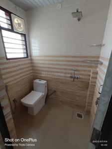 Bathroom Image of 1200 Sq.ft 2 BHK Builder Floor for rent in Sector 46 Gurgaon for Rs. 32000