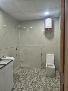 Bathroom Image of 2000 Sq.ft 4 BHK Apartment / Flat for rent in Sector 104 Noida for Rs. 56000