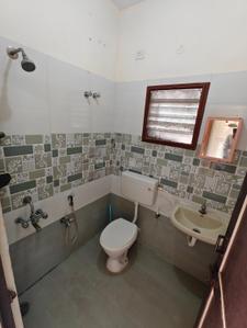 Bathroom Image of 1300 Sq.ft 3 BHK Independent House for rent in Valasaravakkam Chennai for Rs. 35000