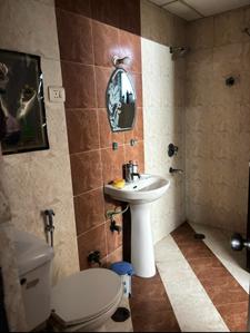 Bathroom Image of 1000 Sq.ft 2 BHK Apartment / Flat for sale in Supertech Icon, Indirapuram Ghaziabad for Rs. 8000000