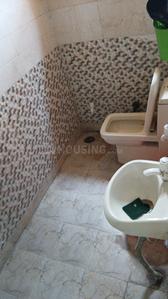 Bathroom Image of 600 Sq.ft 1 BHK Builder Floor for rent in Madhu Vihar New Delhi for Rs. 15000