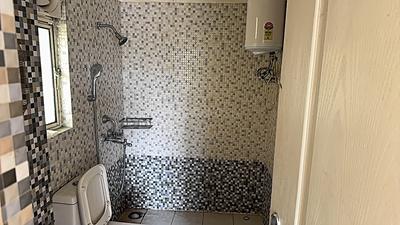 Bathroom Image of 615 Sq.ft 1 BHK Apartment / Flat for sale in Maxblis Grand Wellington, Sector 75 Noida for Rs. 8000000