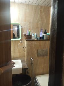 Bathroom Image of 600 Sq.ft 1 BHK Apartment / Flat for sale in Lodha Amara, Kolshet Thane for Rs. 7200000