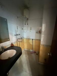 Bathroom Image of 920 Sq.ft 2.5 BHK Duplex for sale in Janakpuri New Delhi for Rs. 18500000