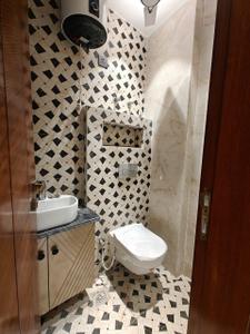 Bathroom Image of 1000 Sq.ft 2 BHK Builder Floor for sale in Lajpat Nagar New Delhi for Rs. 17800000