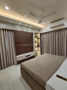 Bedroom Image of 1350 Sq.ft 3 BHK Apartment / Flat for sale in Darshanam Twin Tower, Atladara Vadodara for Rs. 6058000