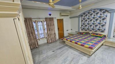Bedroom Image of 3300 Sq.ft 4 BHK Independent House for rent in Subhanpura Vadodara for Rs. 70000
