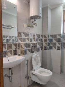 Bathroom Image of 3000 Sq.ft 4 BHK Builder Floor for rent in South City Floors 1, Sector 41 Gurgaon for Rs. 95000