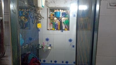 Bathroom Image of 350 Sq.ft 1 BHK Apartment / Flat for rent in Vashi Navi Mumbai for Rs. 18000