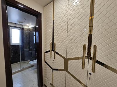 Bathroom Image of 1450 Sq.ft 3 BHK Builder Floor for sale in Janakpuri New Delhi for Rs. 25000000