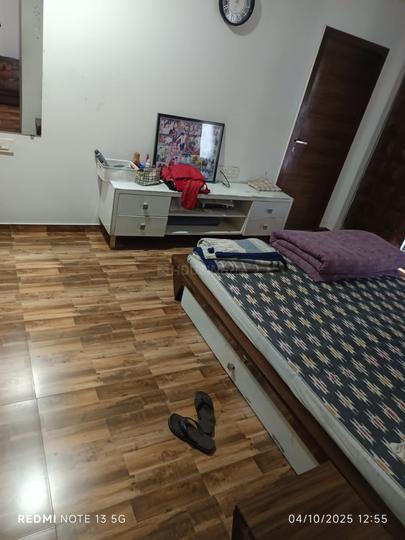 Shivam Klasse Bedroom 1