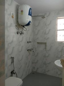 Common Bathroom Image of 2000 Sq.ft 3 BHK Apartment / Flat for rent in DDA Flats Vasant Kunj, Vasant Kunj New Delhi for Rs. 71000