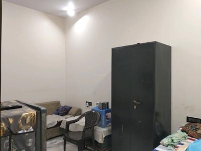Bedroom Image of 1800 Sq.ft 4 BHK Builder Floor for sale in Tri Nagar New Delhi for Rs. 17000000