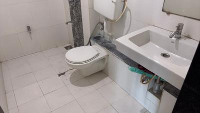 Runwal Pearl Bathroom One 4