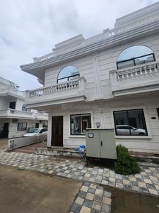 Image of 1750 Sq.ft 4.5 BHK Villa for rent in Shreenathji Aangan, Waghodia Road, Vadodara for Rs. 22000