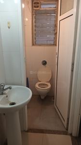 Bathroom Image of 650 Sq.ft 1 BHK Apartment / Flat for sale in Amanora Park Town, Hadapsar Pune for Rs. 6500000