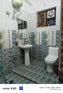 Bathroom Image of 2152 Sq.ft 2 BHK Builder Floor for rent in Gomti Nagar Lucknow for Rs. 22000