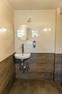 Bathroom Image of 800 Sq.ft 1 BHK Apartment / Flat for rent in Vagator Goa for Rs. 30000