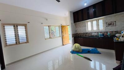 Kitchen Image of 600 Sq.ft 1 BHK Builder Floor for rent in Domlur Layout Bengaluru for Rs. 25500