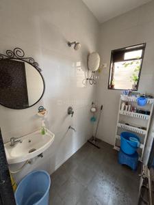 Bathroom Image of 550 Sq.ft 1 BHK Apartment / Flat for rent in Chedda Nagar Mumbai for Rs. 38000